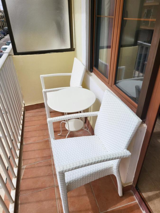 Zweibettzimmer mit Balkon